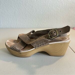 Dansko Jacinda Shoes Womens Taupe Leather Perforated Slingback Sandal